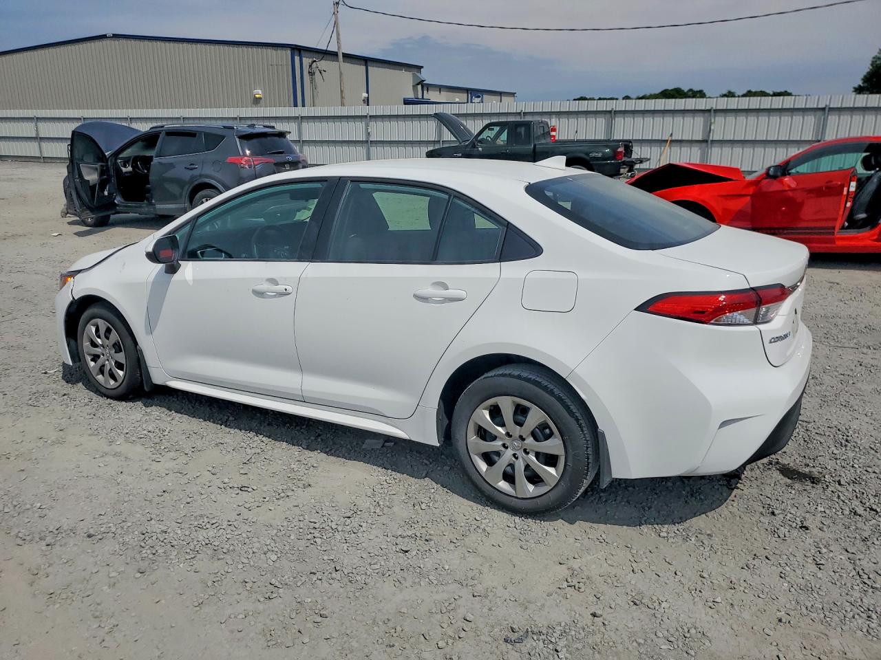 2025 TOYOTA COROLLA LE photo 3