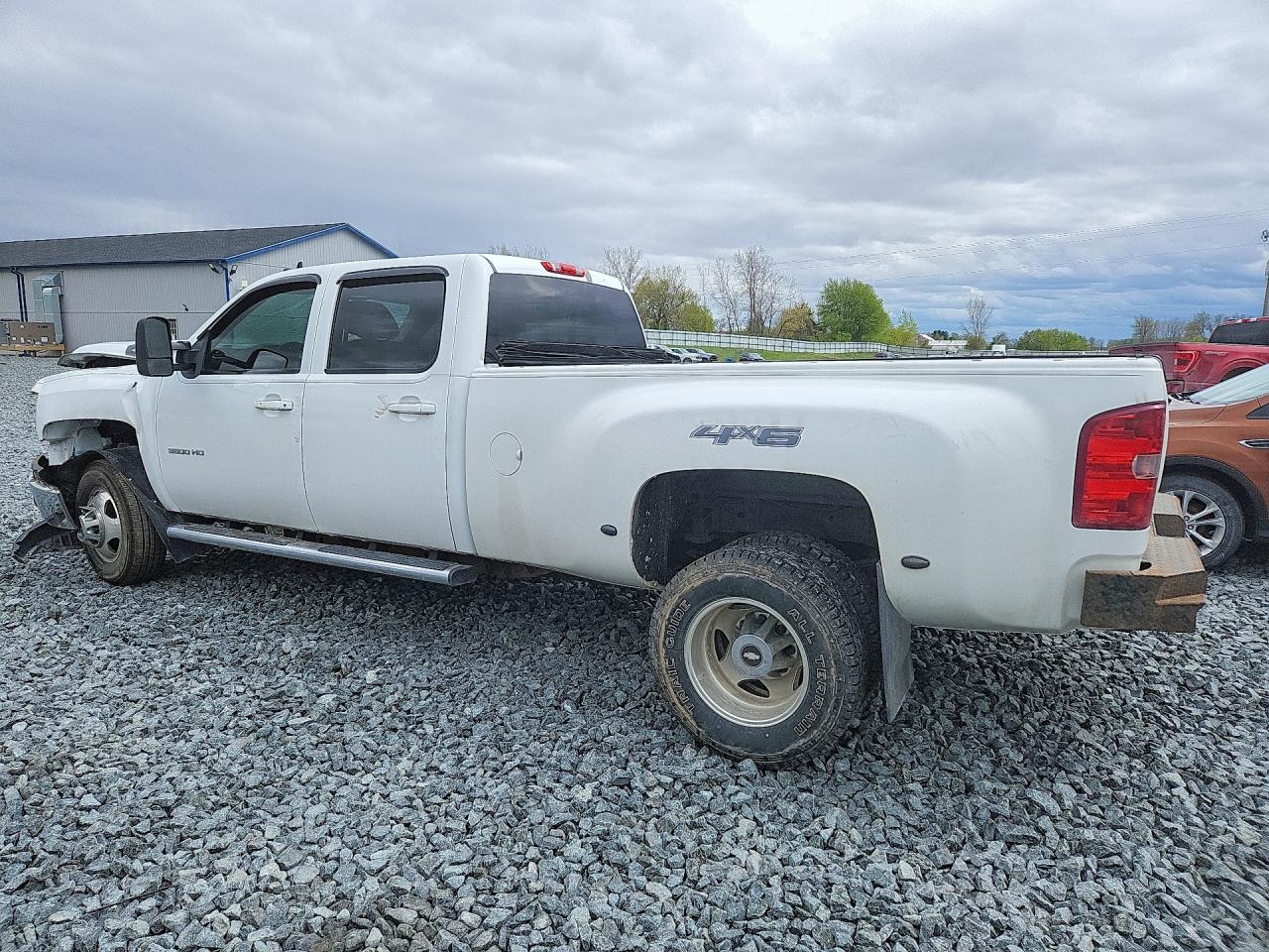 2014 CHEVROLET SILVERADO K3500 LTZ photo 3