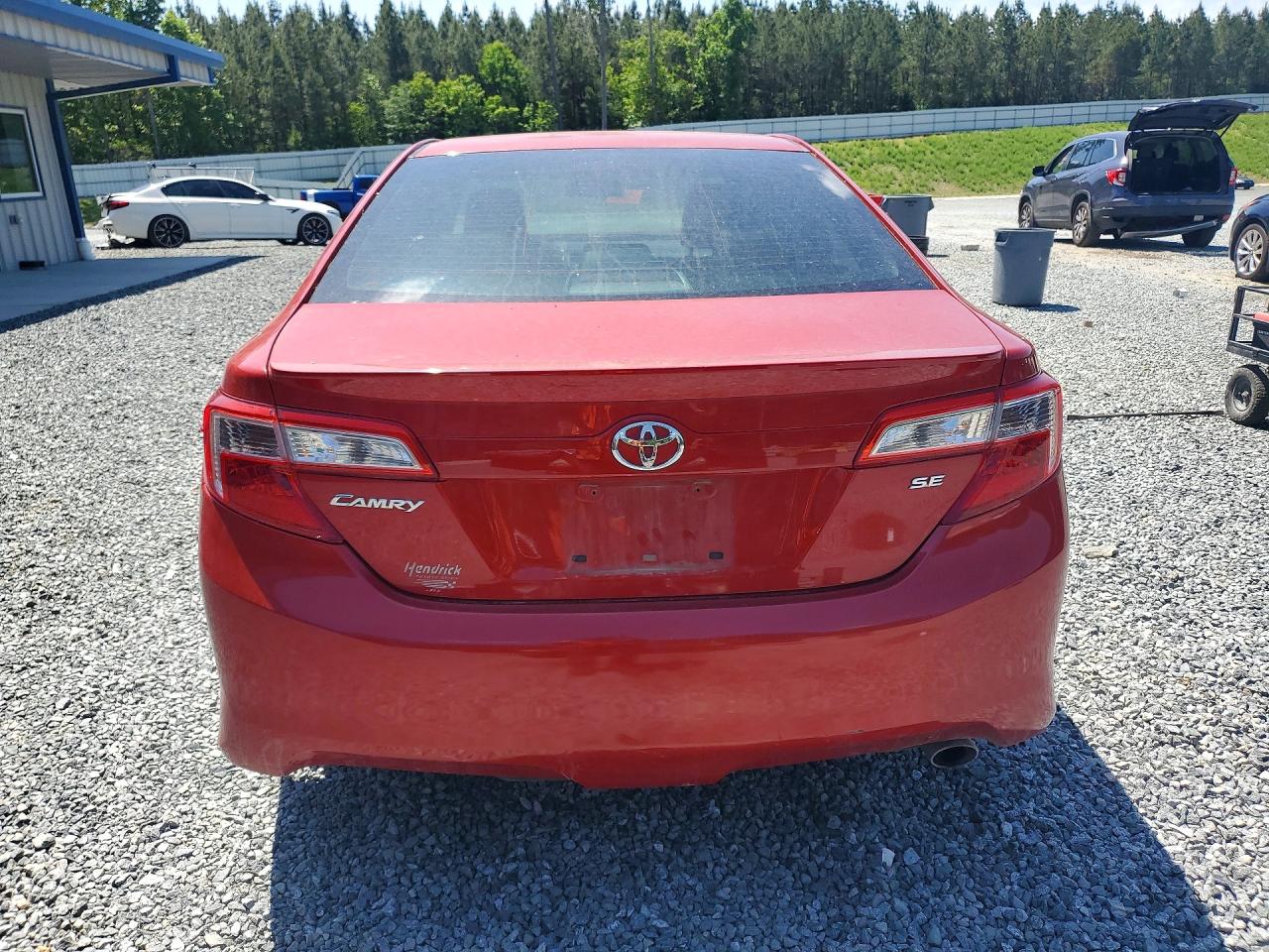 2012 TOYOTA CAMRY SE photo 16