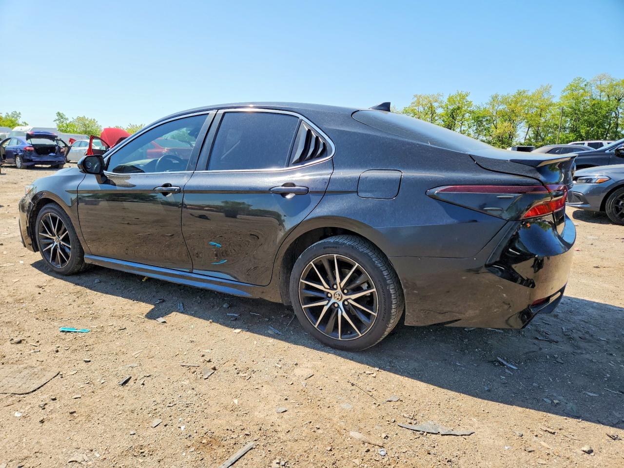 2021 TOYOTA CAMRY SE photo 2