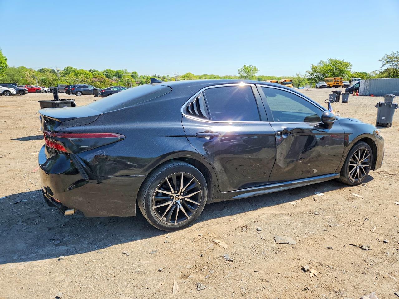 2021 TOYOTA CAMRY SE photo 3