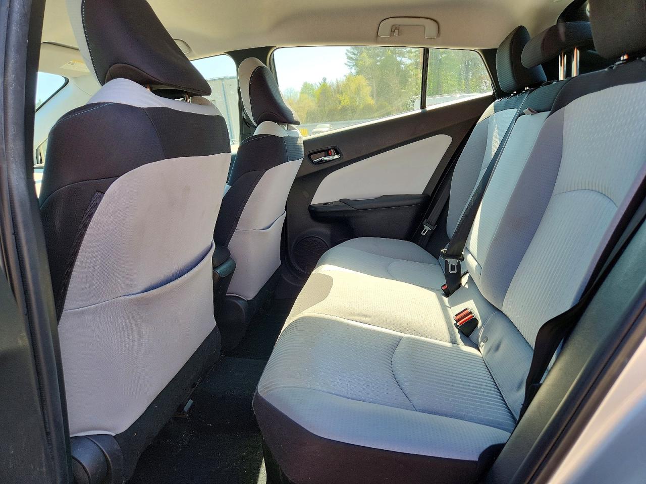 2018 TOYOTA PRIUS TWO photo 19