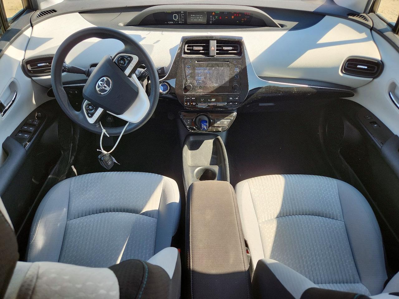 2018 TOYOTA PRIUS TWO photo 15