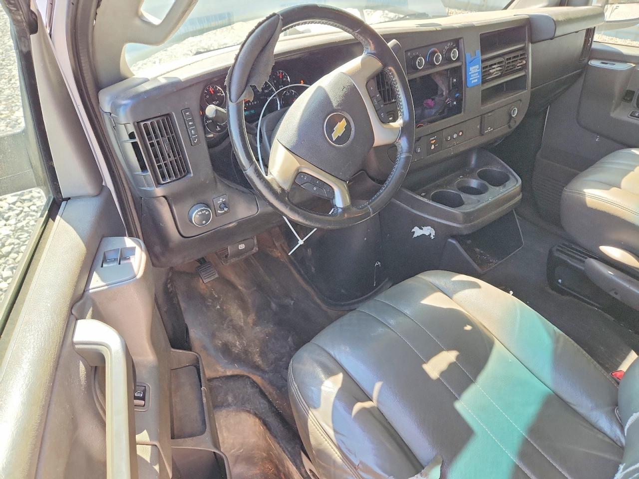 2017 CHEVROLET EXPRESS 3500 CARGO DELIVERY VAN photo 8