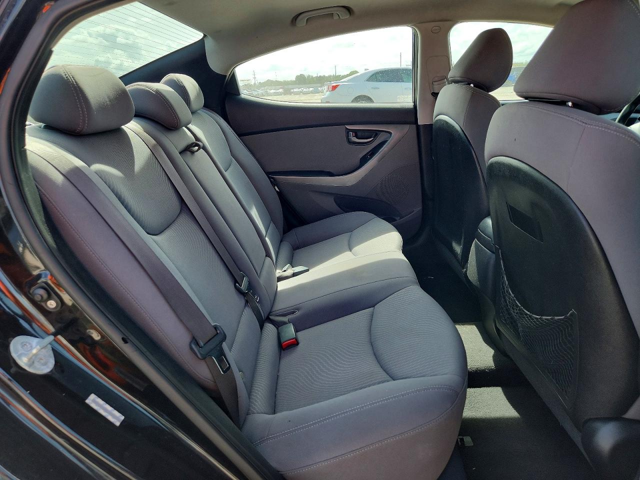 2015 HYUNDAI ELANTRA SE photo 28