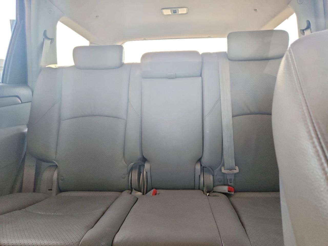 2009 KIA BORREGO LX photo 28