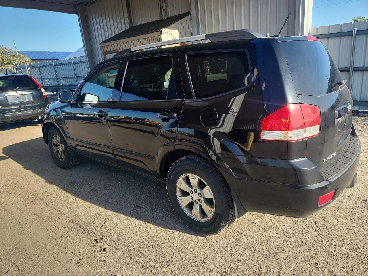 2009 KIA BORREGO LX photo 4