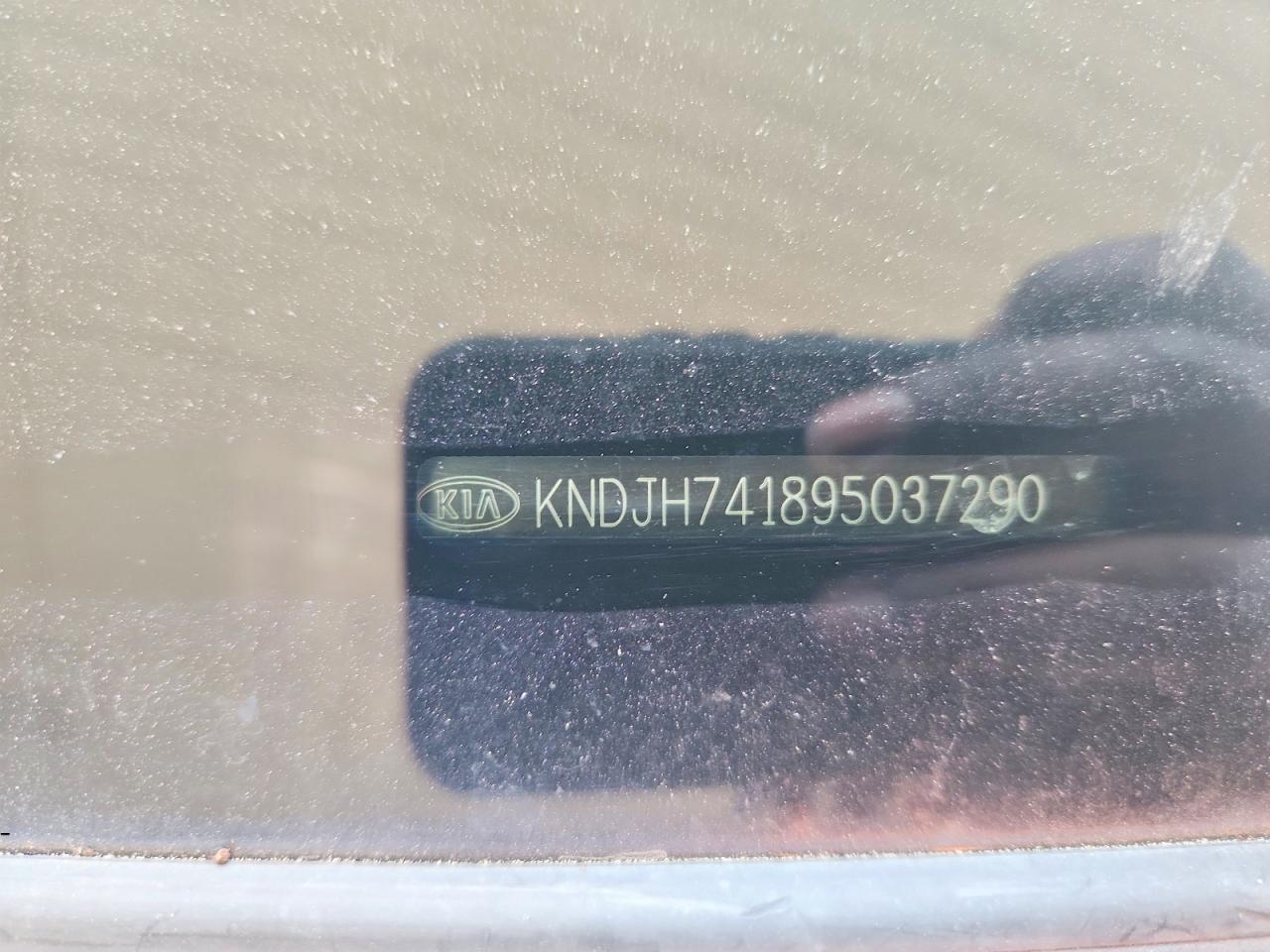 2009 KIA BORREGO LX photo 37