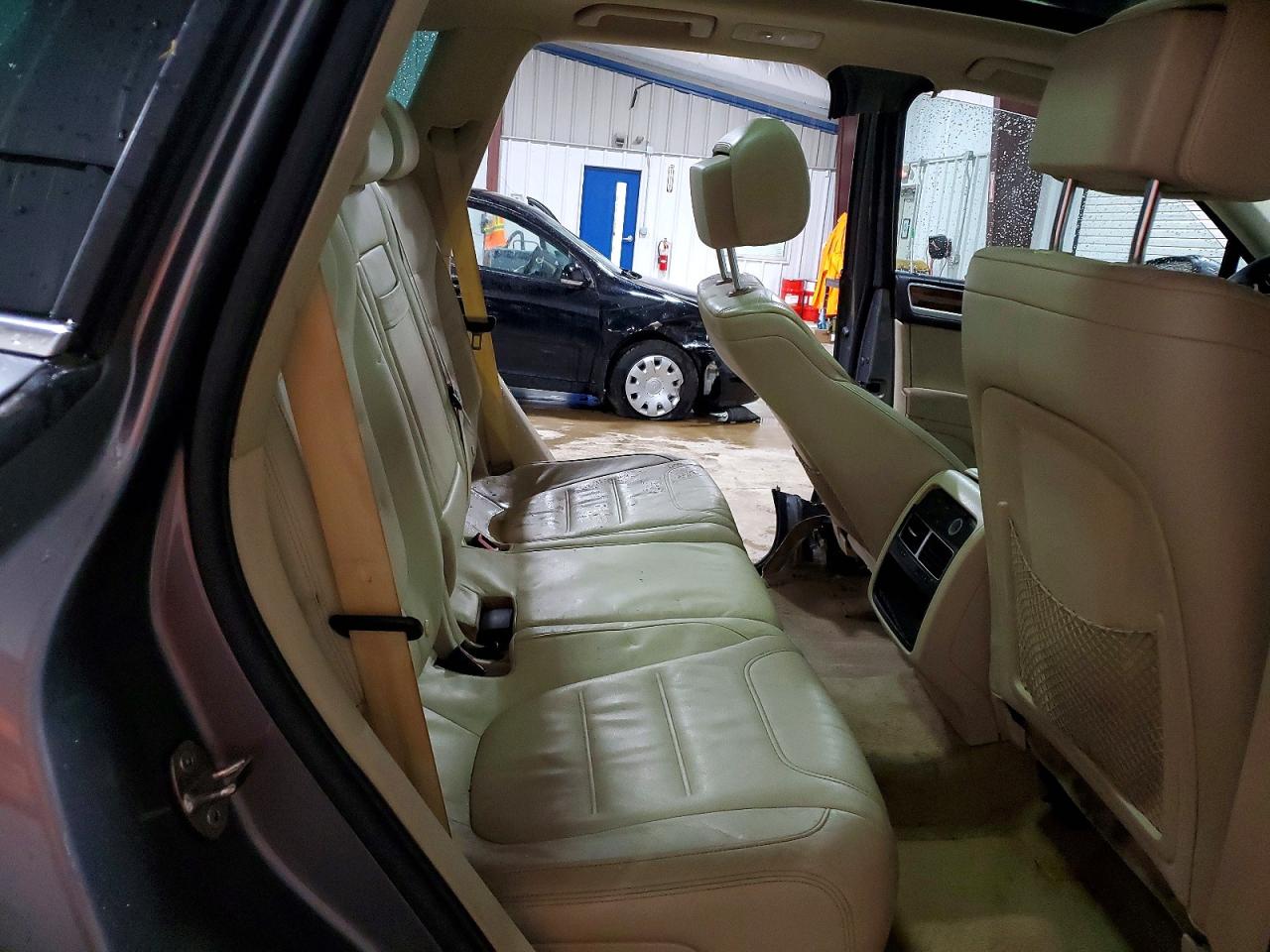 2011 VOLKSWAGEN TOUAREG V6 photo 21