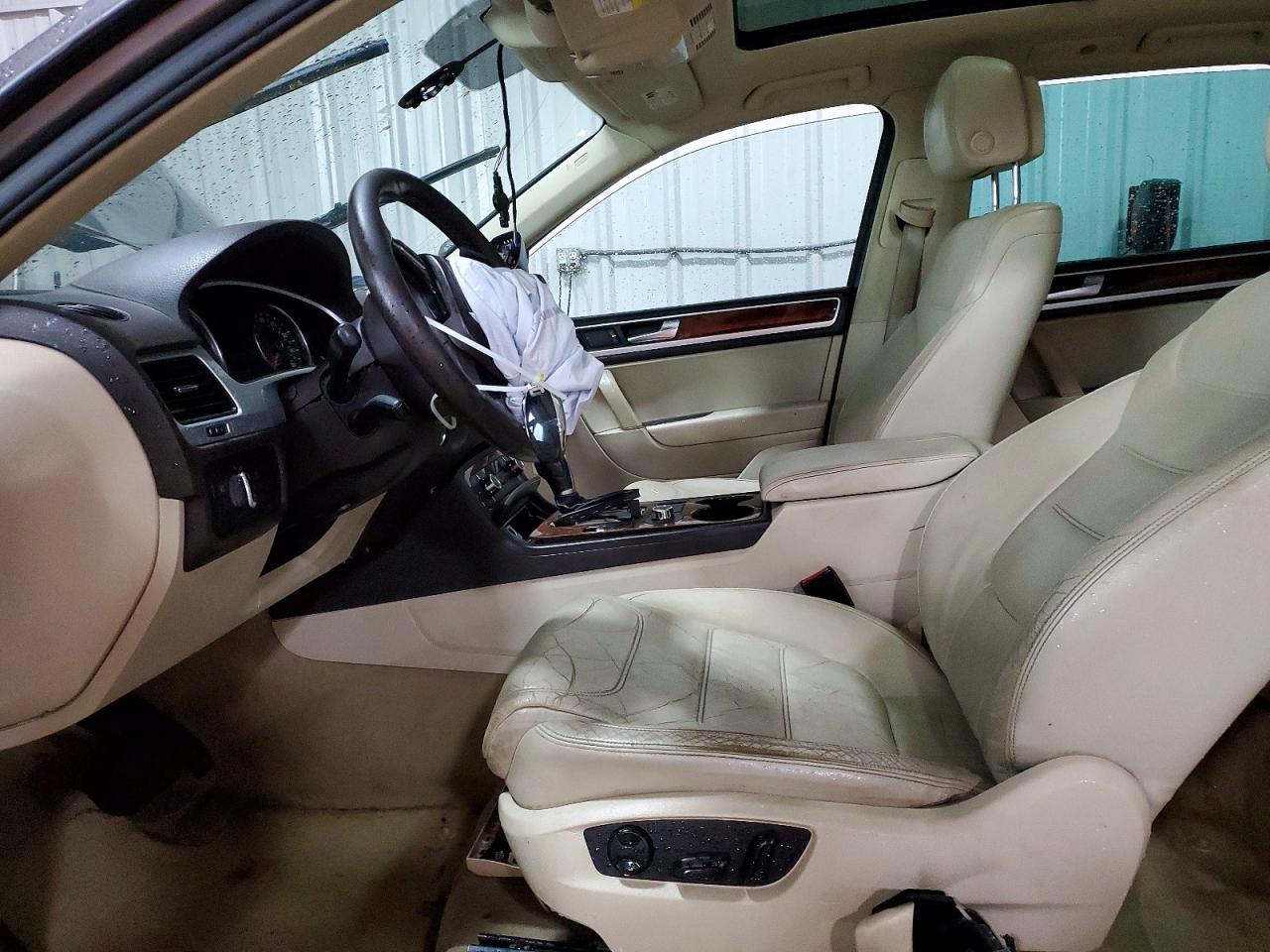 2011 VOLKSWAGEN TOUAREG V6 photo 13
