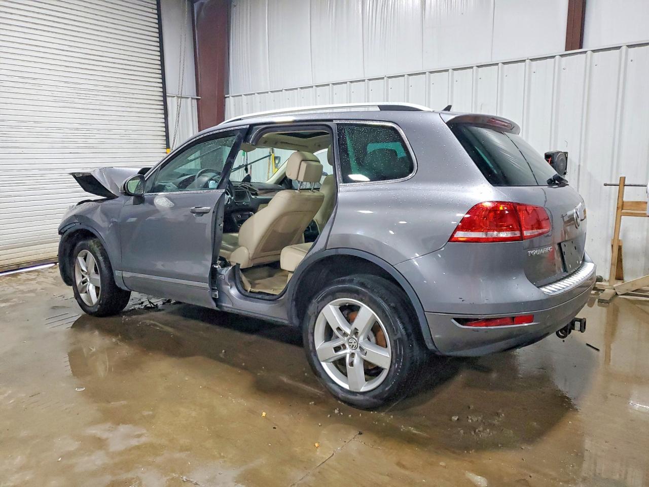 2011 VOLKSWAGEN TOUAREG V6 photo 3