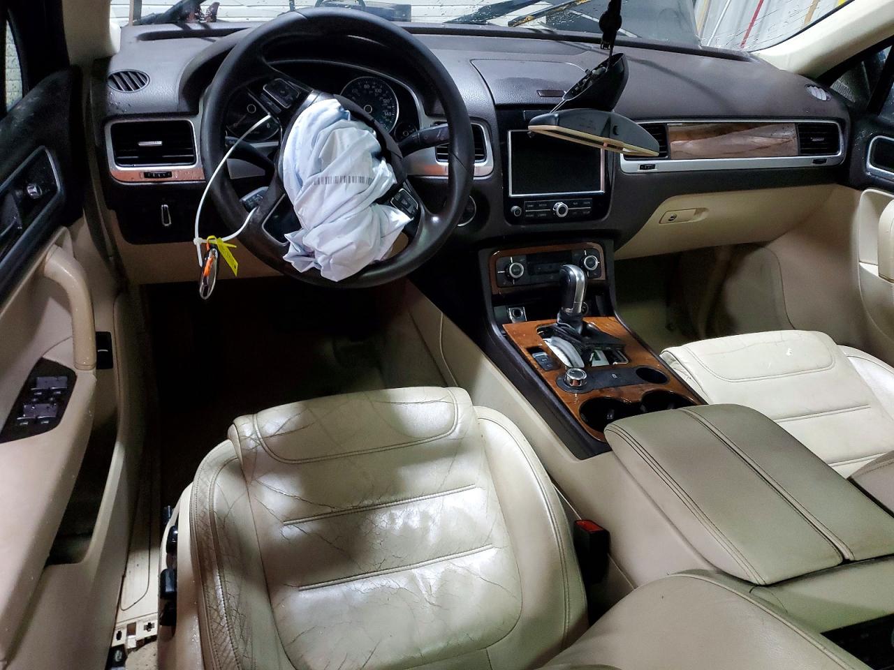 2011 VOLKSWAGEN TOUAREG V6 photo 15