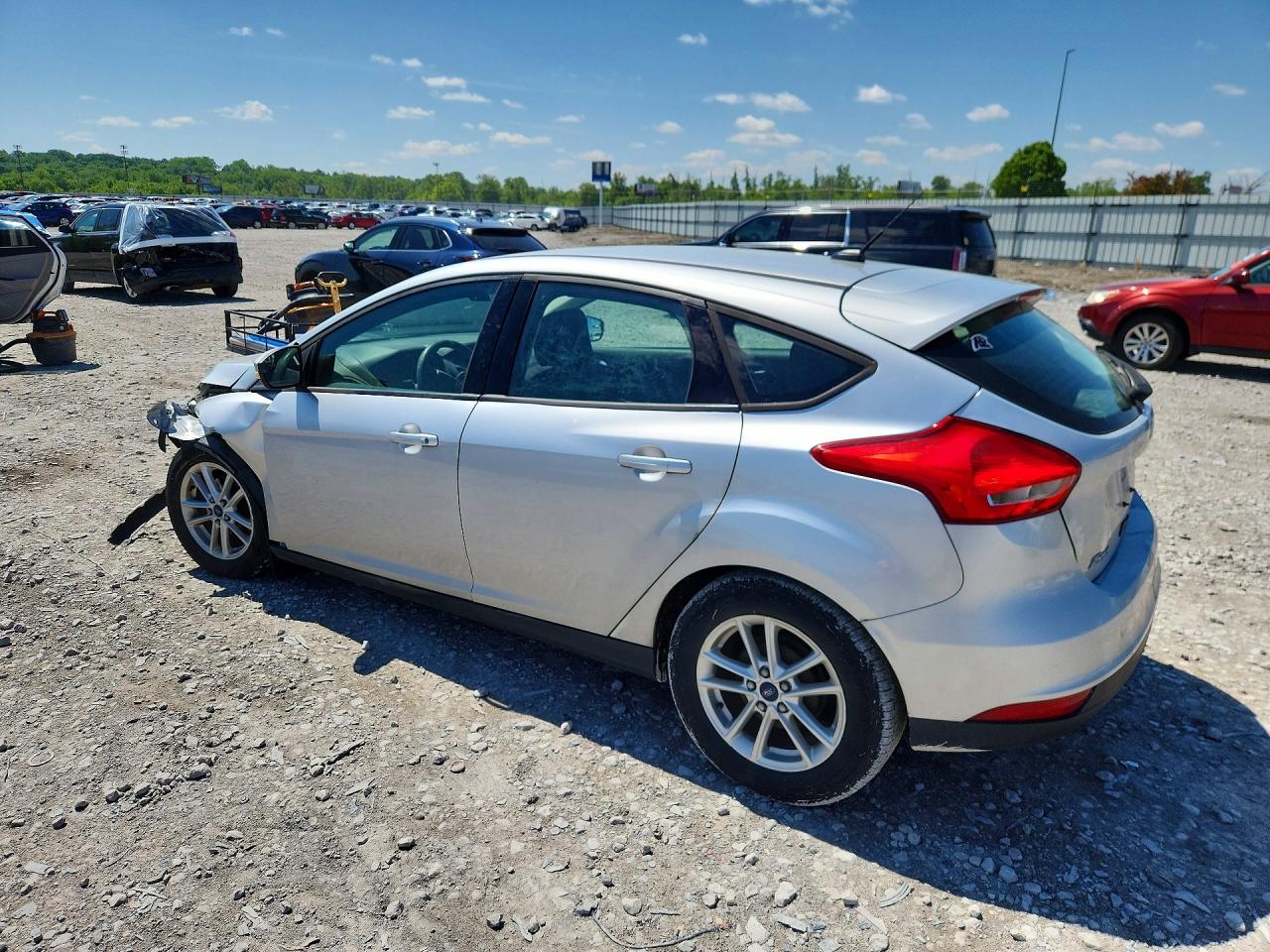 2015 FORD FOCUS SE photo 4
