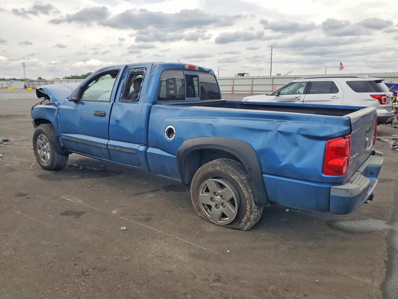2005 DODGE DAKOTA LARAMIE photo 2