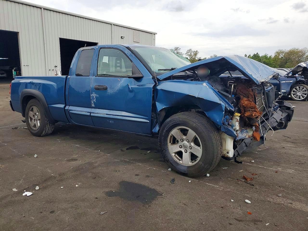 2005 DODGE DAKOTA LARAMIE photo 4