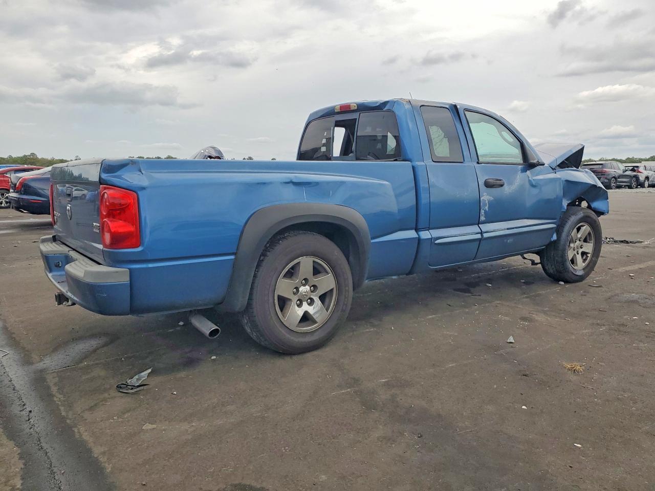 2005 DODGE DAKOTA LARAMIE photo 3
