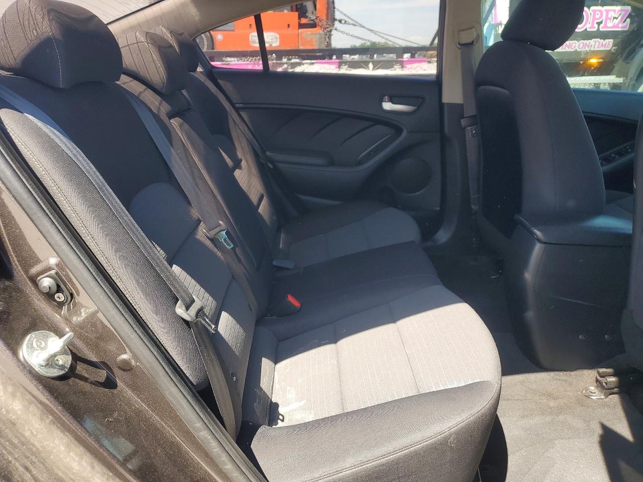 2017 KIA FORTE LX photo 19