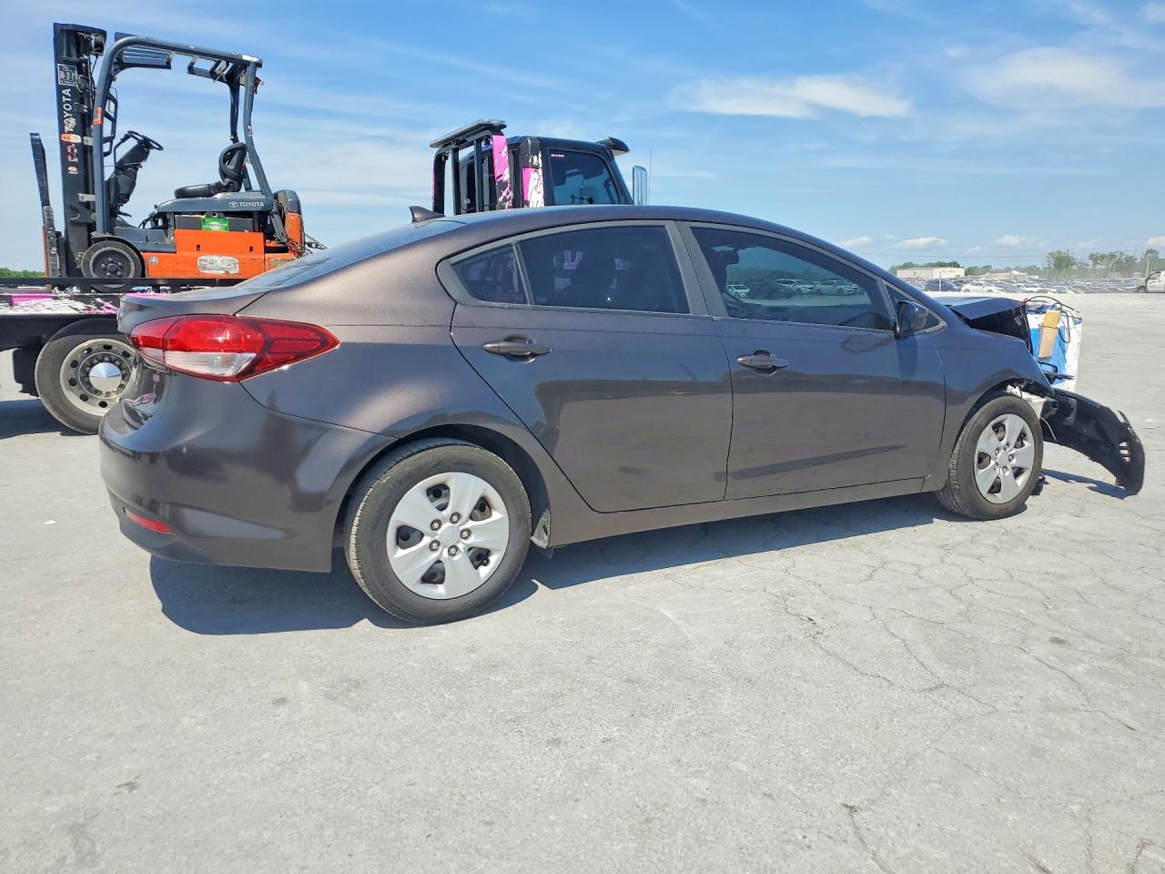 2017 KIA FORTE LX photo 5