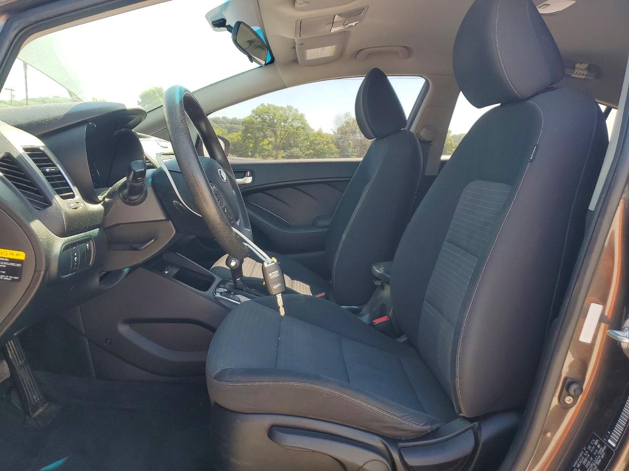 2017 KIA FORTE LX photo 13