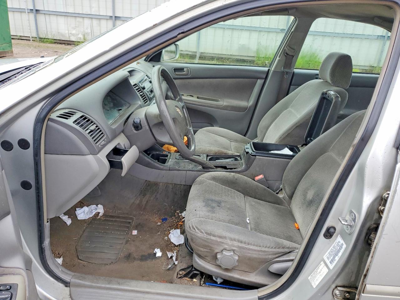 2002 TOYOTA CAMRY LE photo 13