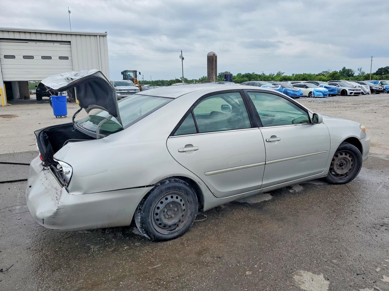 2002 TOYOTA CAMRY LE photo 5