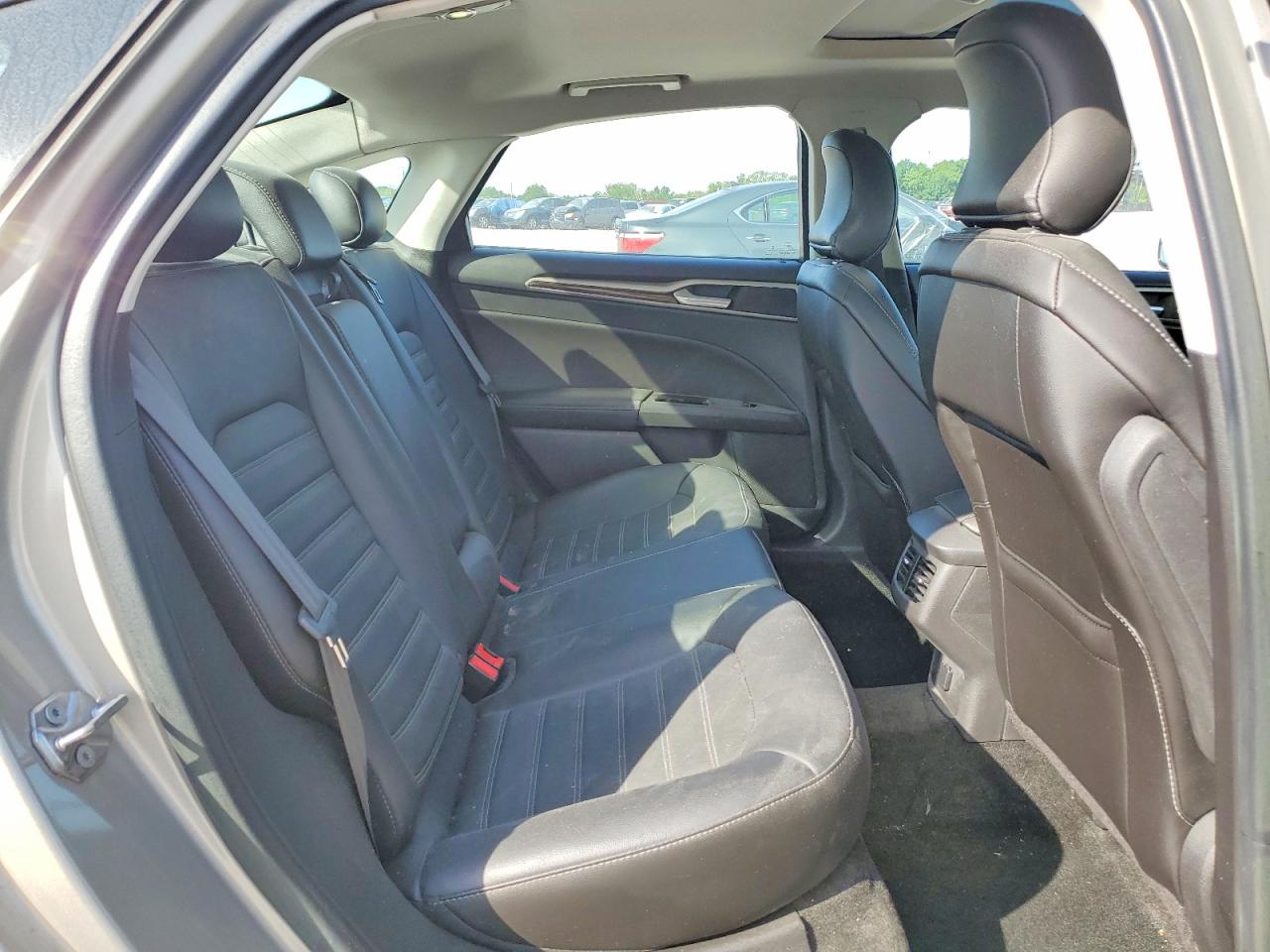2015 FORD FUSION SE photo 19