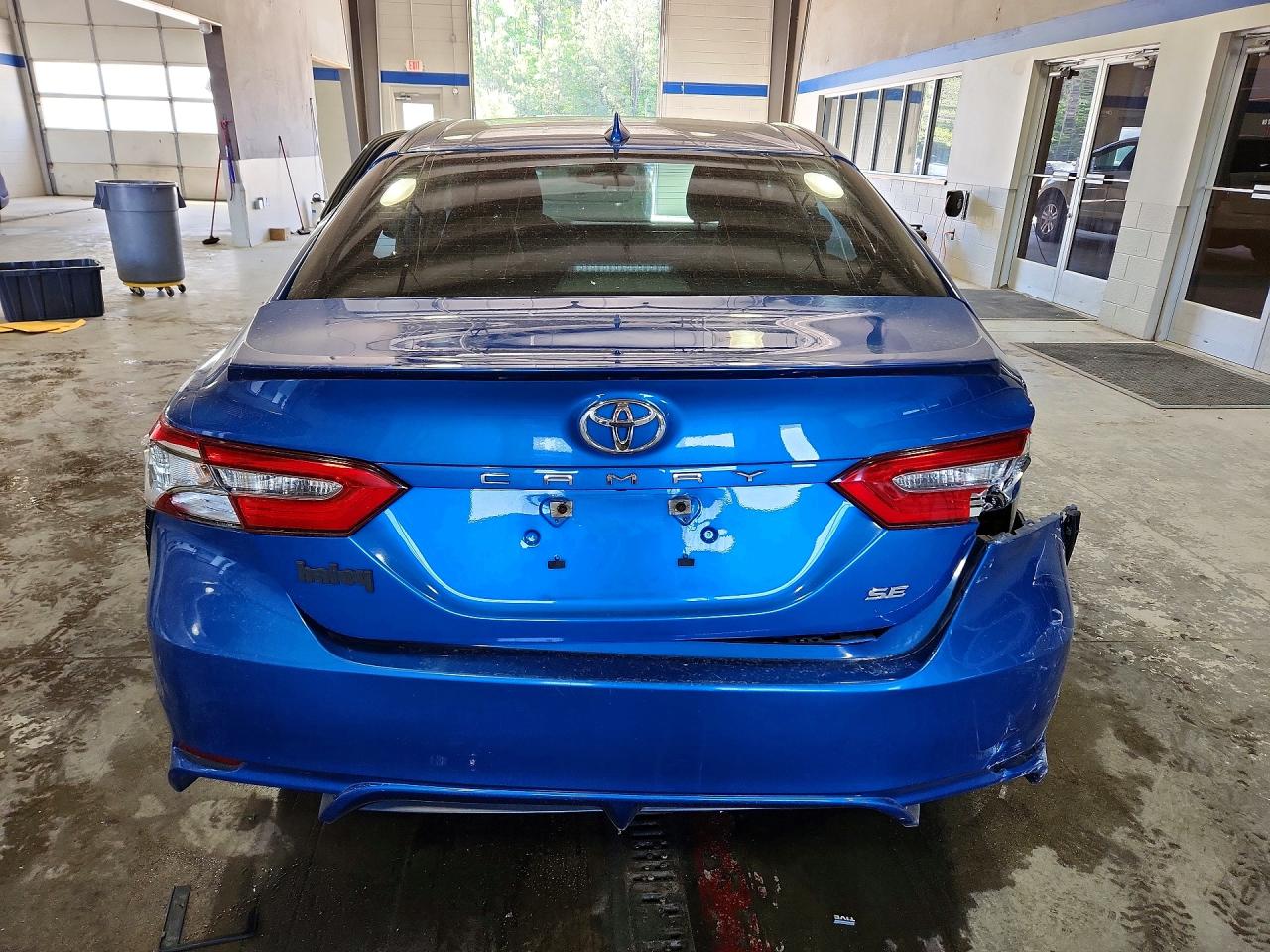2019 TOYOTA CAMRY SE photo 6