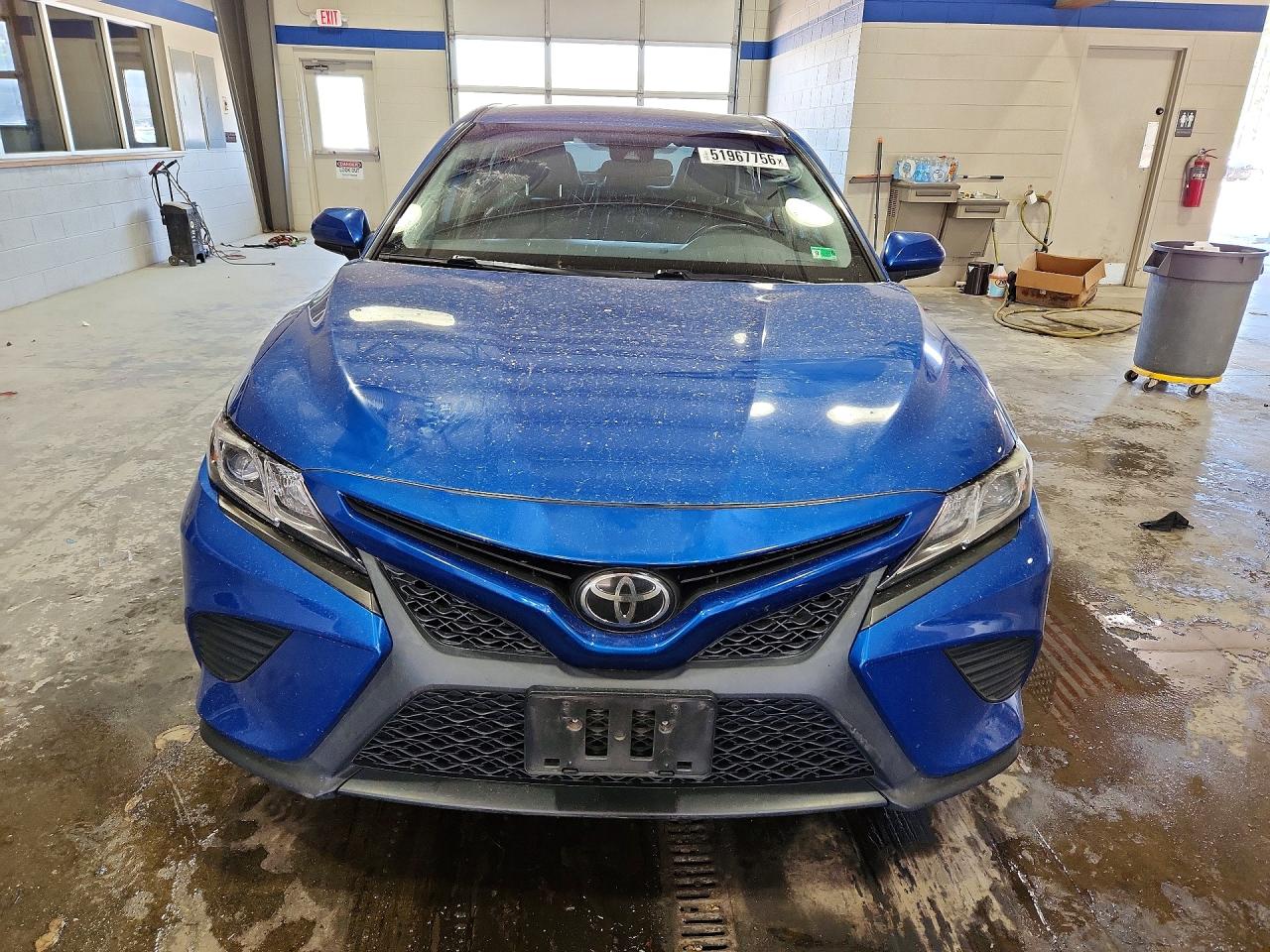 2019 TOYOTA CAMRY SE photo 5