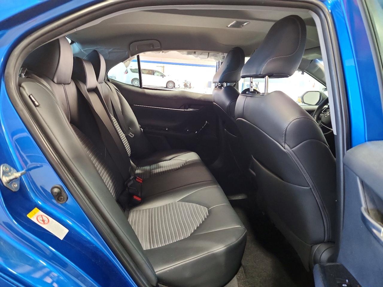 2019 TOYOTA CAMRY SE photo 10