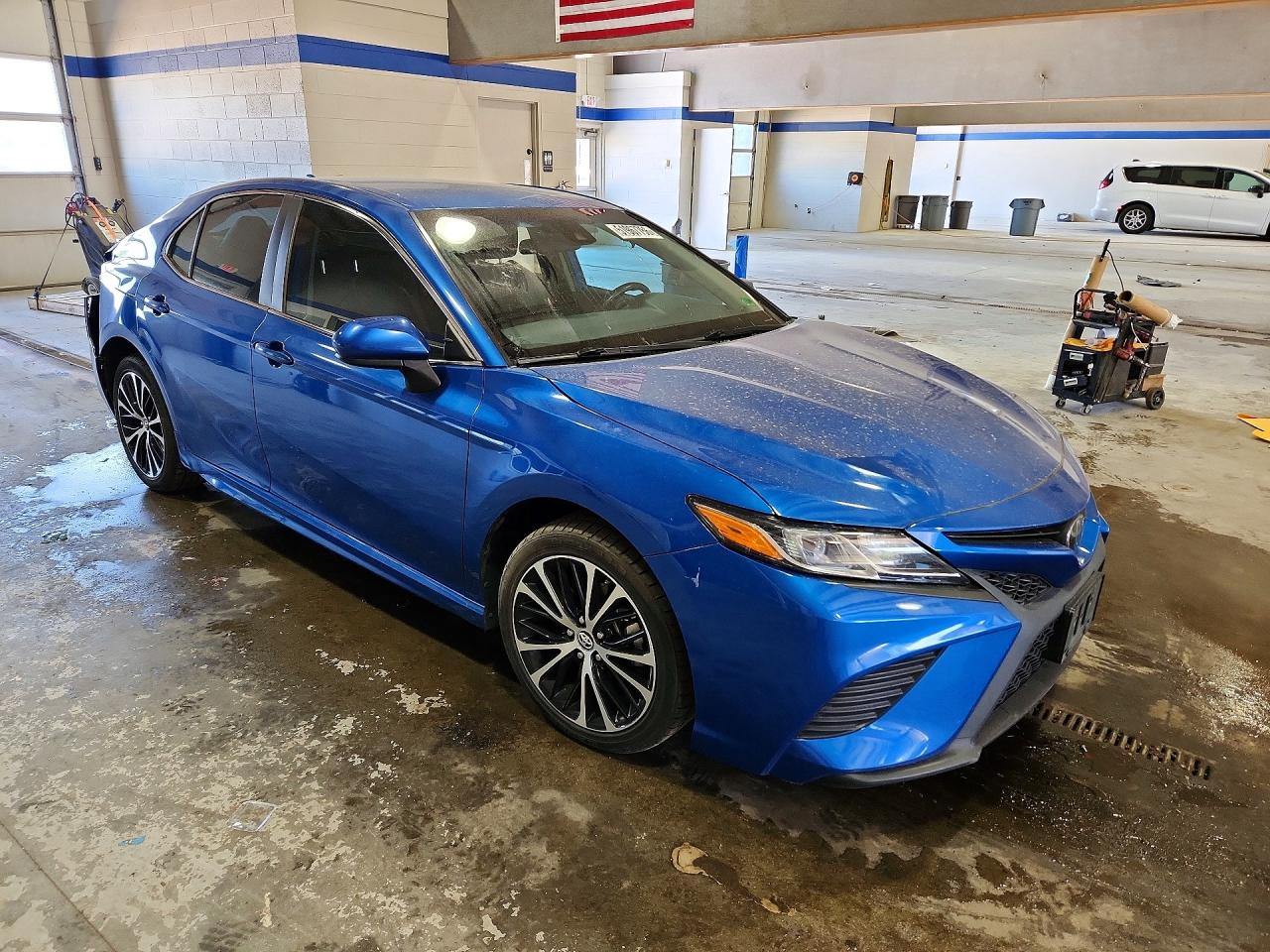 2019 TOYOTA CAMRY SE photo 4