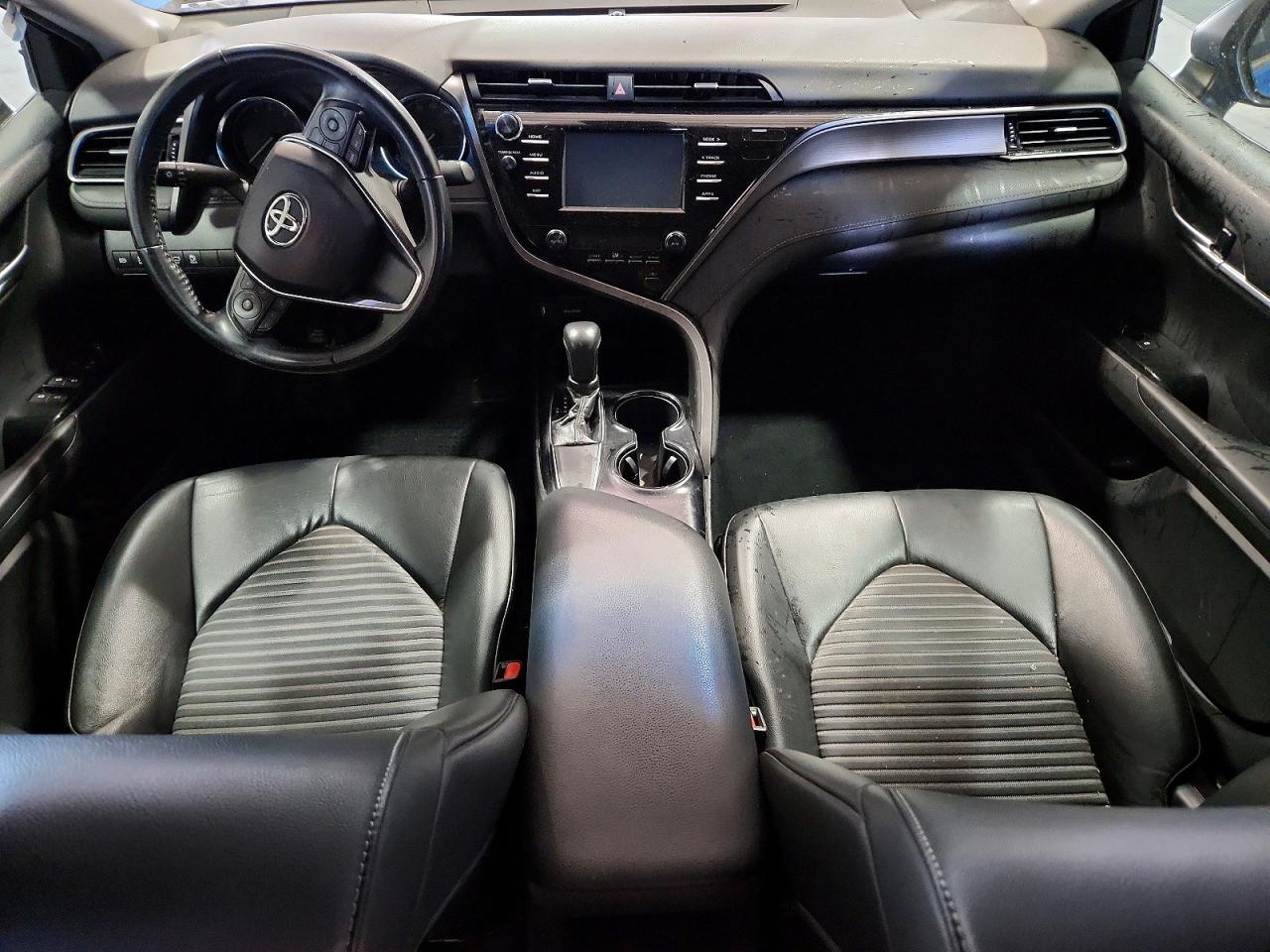 2019 TOYOTA CAMRY SE photo 8