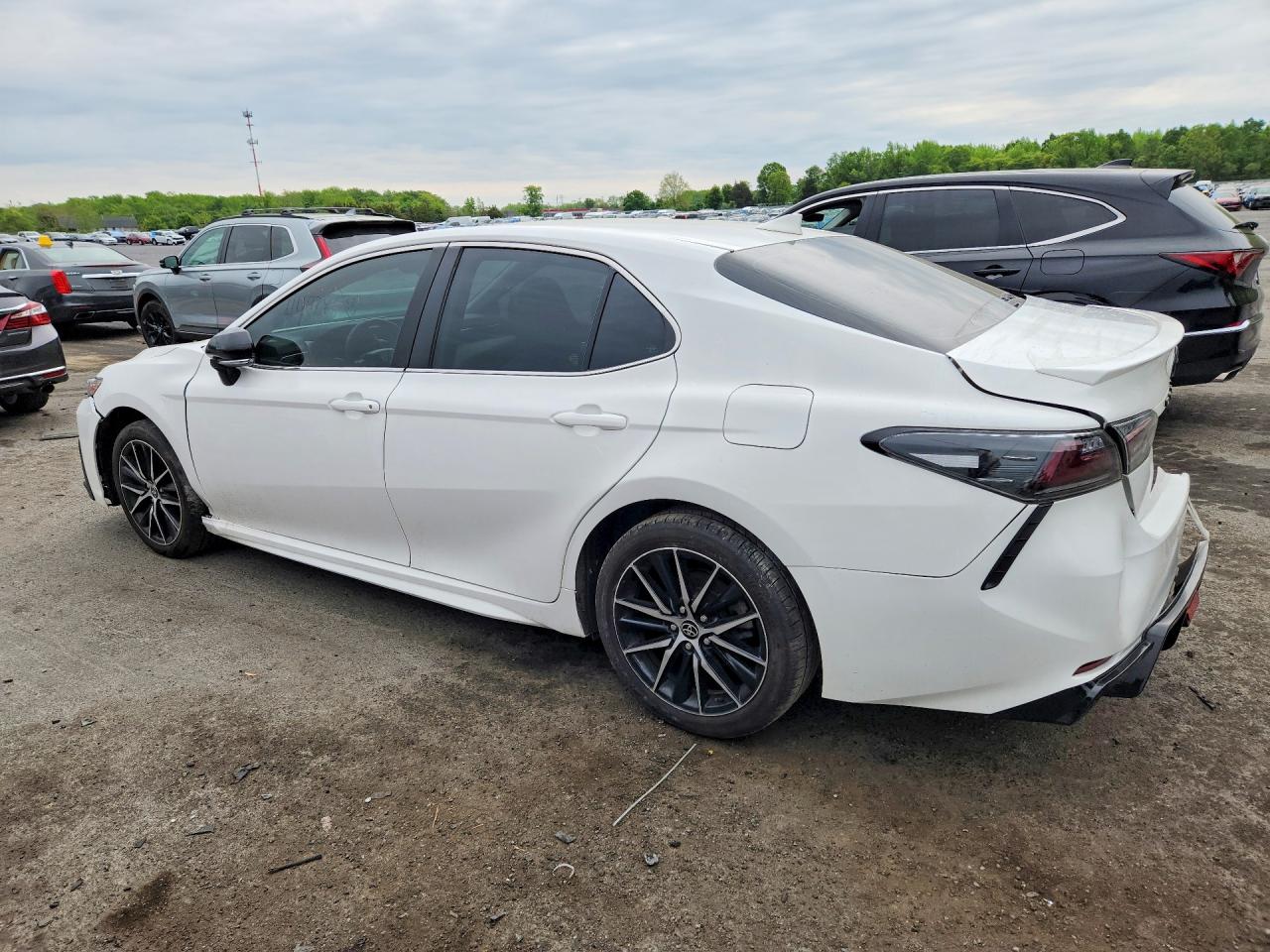 2024 TOYOTA CAMRY SE photo 4