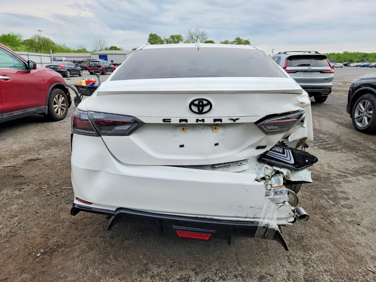2024 TOYOTA CAMRY SE photo 16