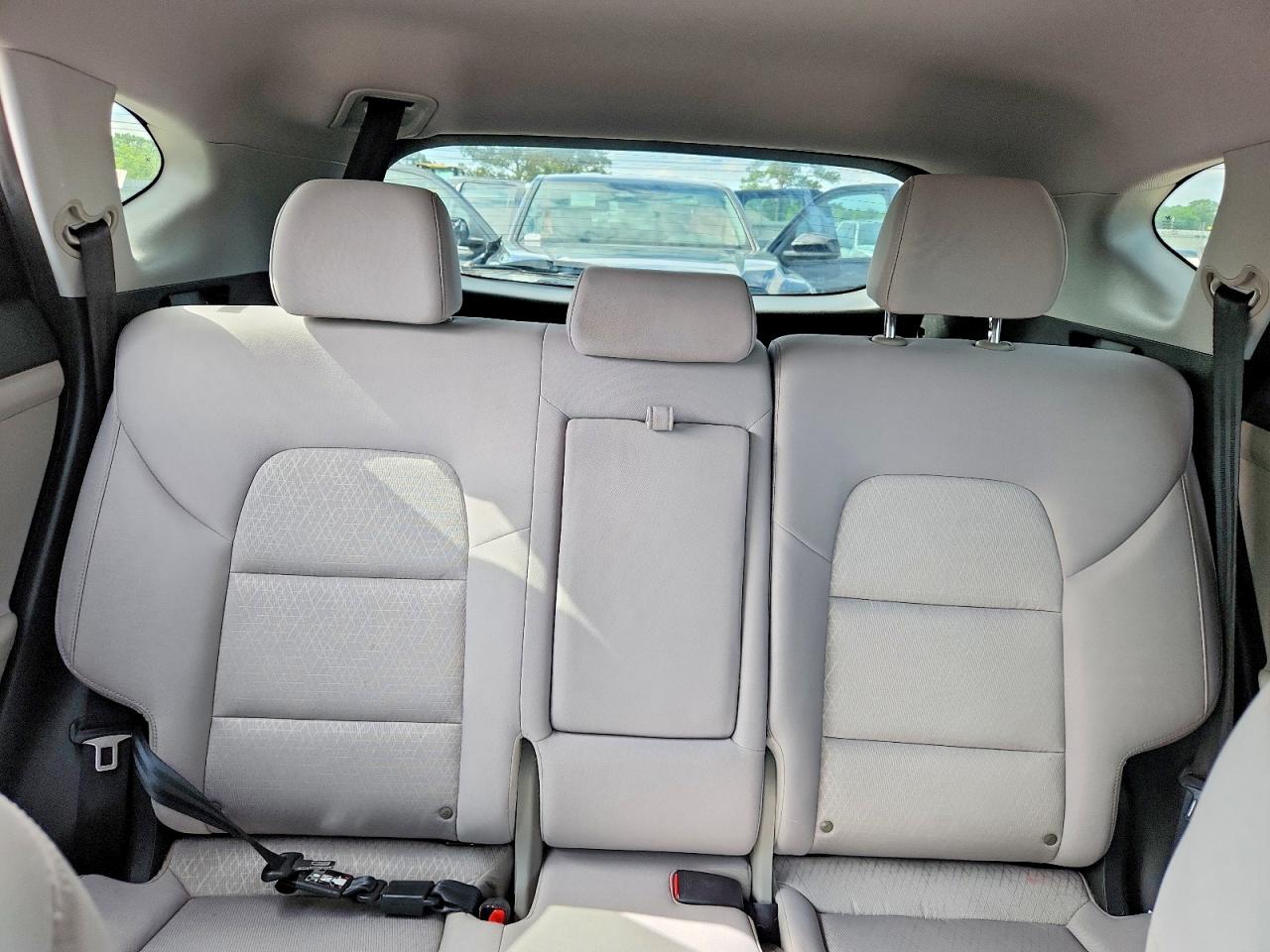 2017 HYUNDAI TUCSON SE photo 19
