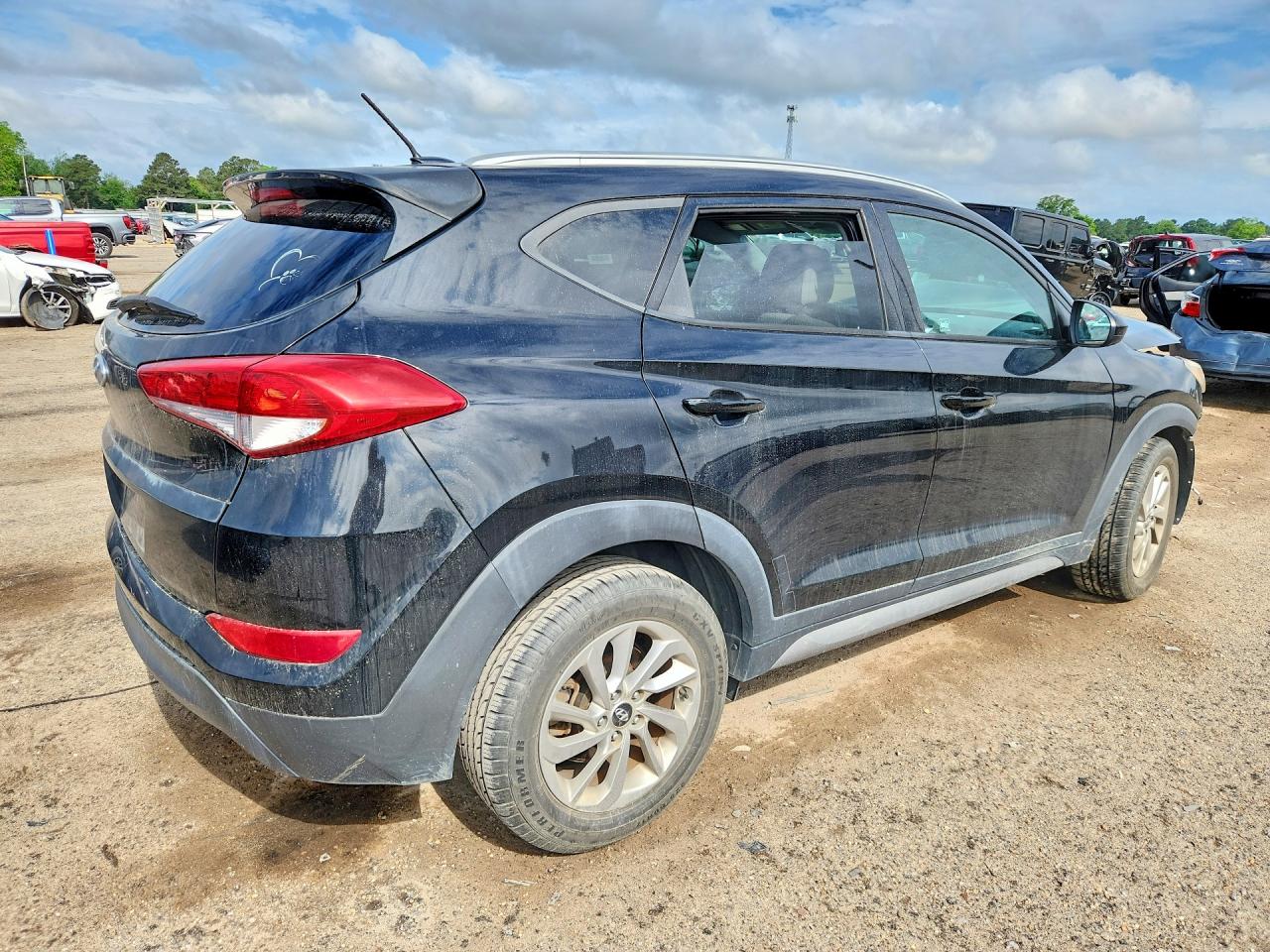 2017 HYUNDAI TUCSON SE photo 5