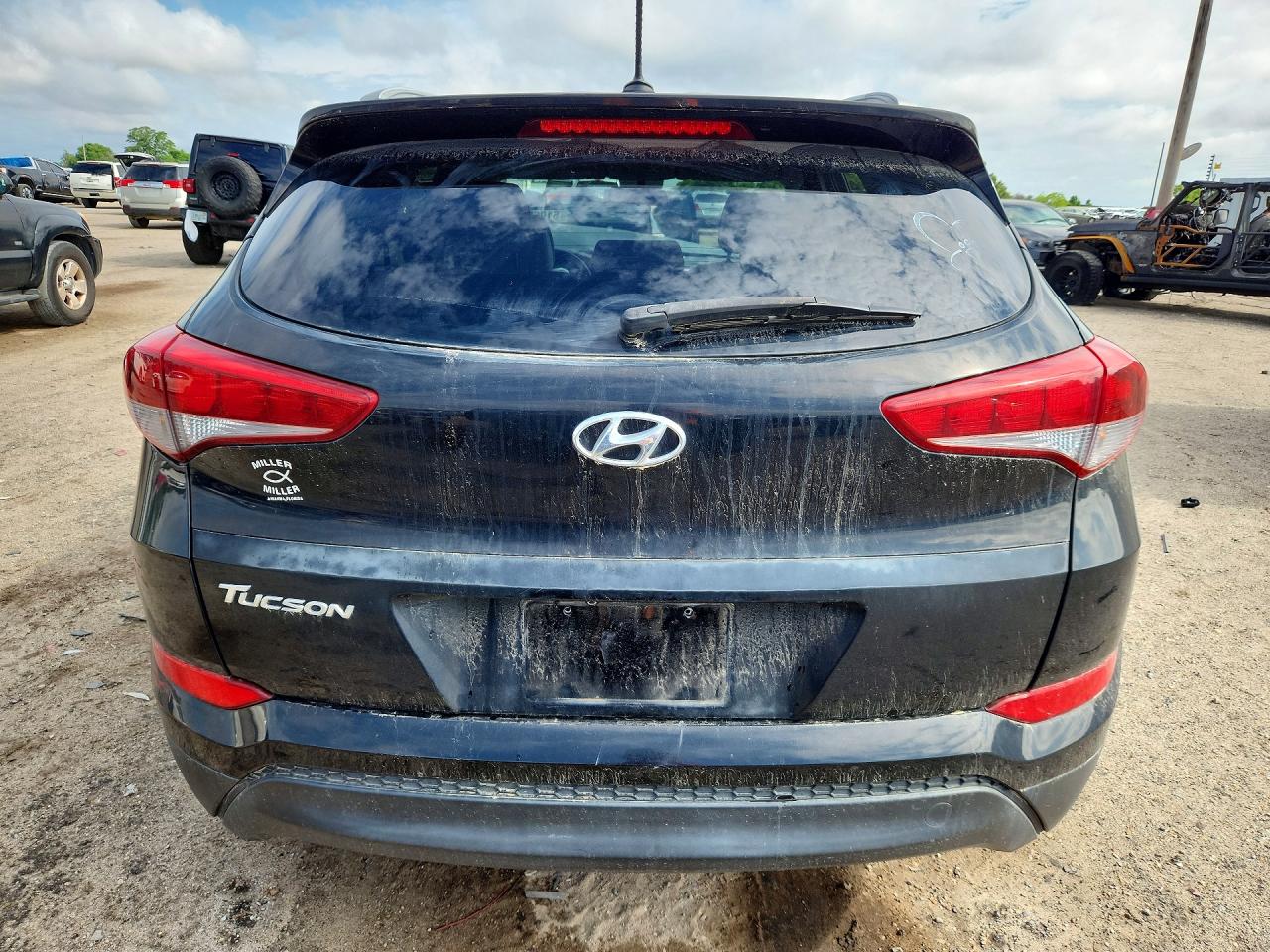 2017 HYUNDAI TUCSON SE photo 11
