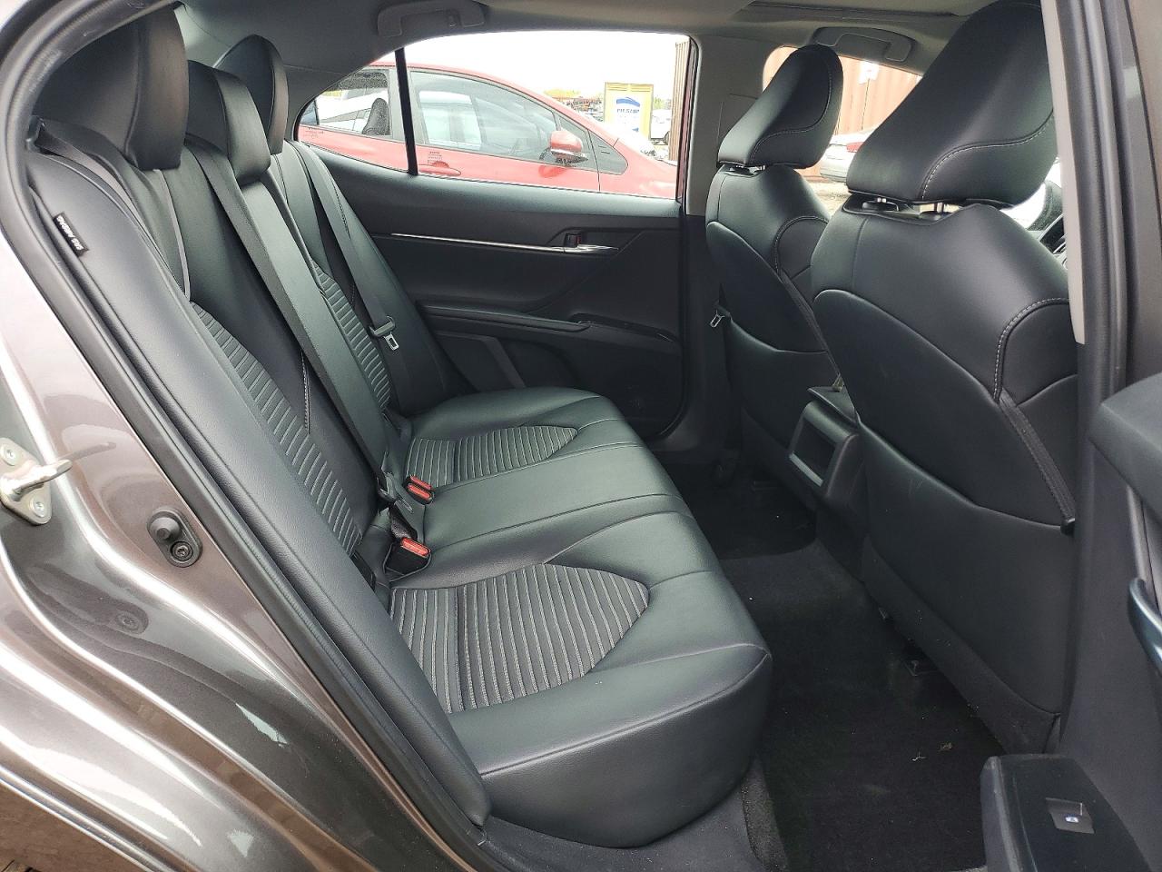 2019 TOYOTA CAMRY SE photo 19