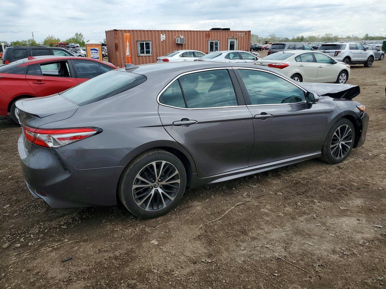 2019 TOYOTA CAMRY SE photo 5