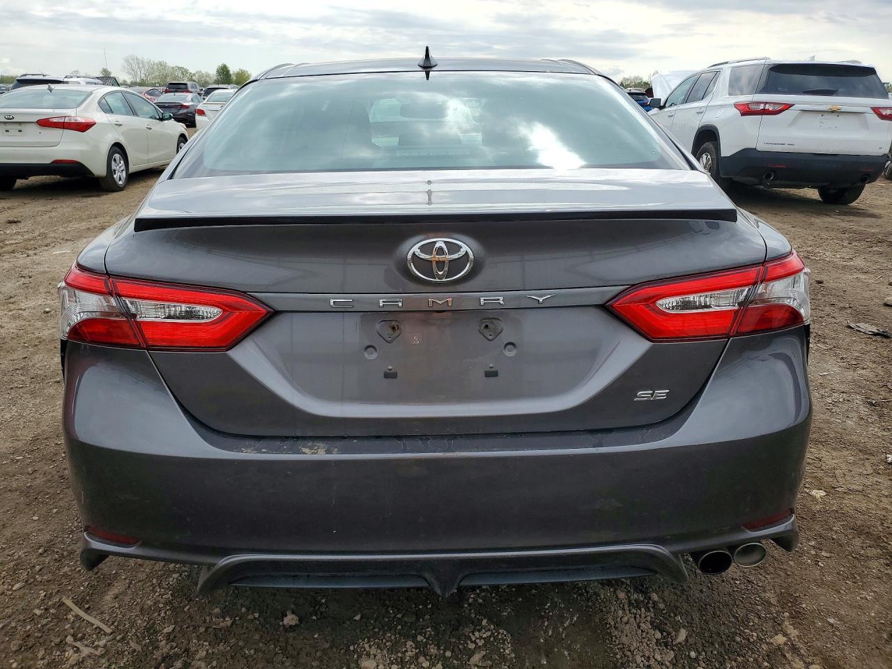 2019 TOYOTA CAMRY SE photo 11