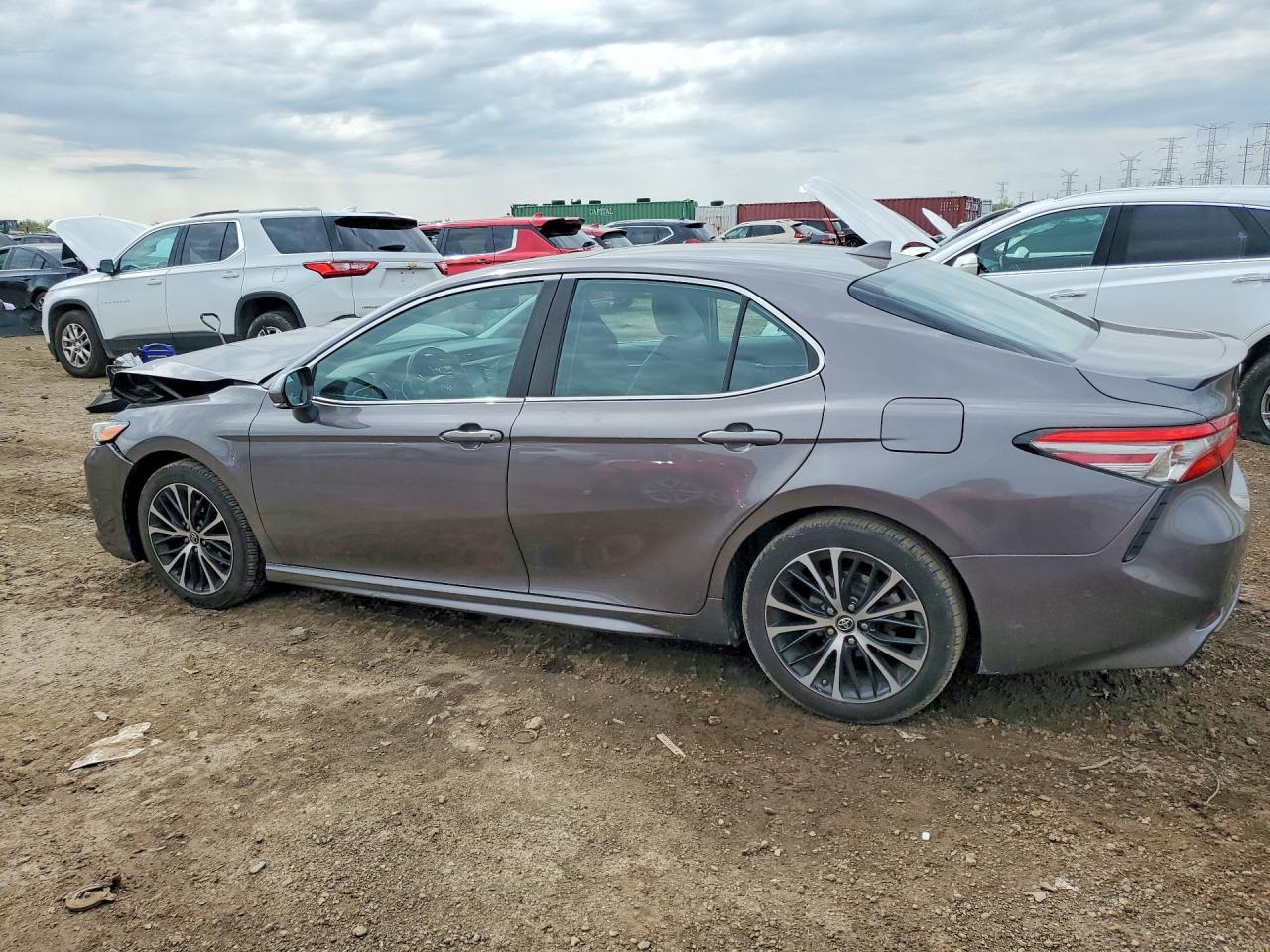 2019 TOYOTA CAMRY SE photo 3