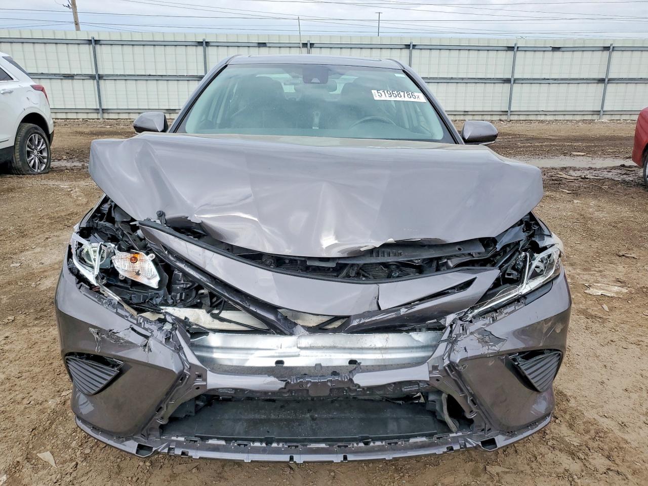 2019 TOYOTA CAMRY SE photo 9