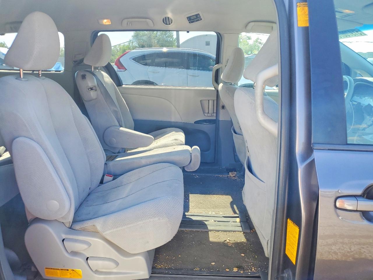 2013 TOYOTA SIENNA LE photo 21
