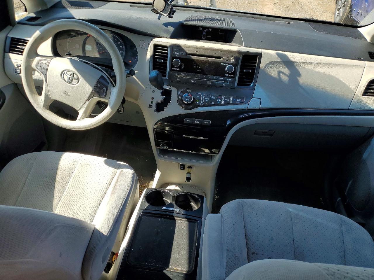 2013 TOYOTA SIENNA LE photo 15