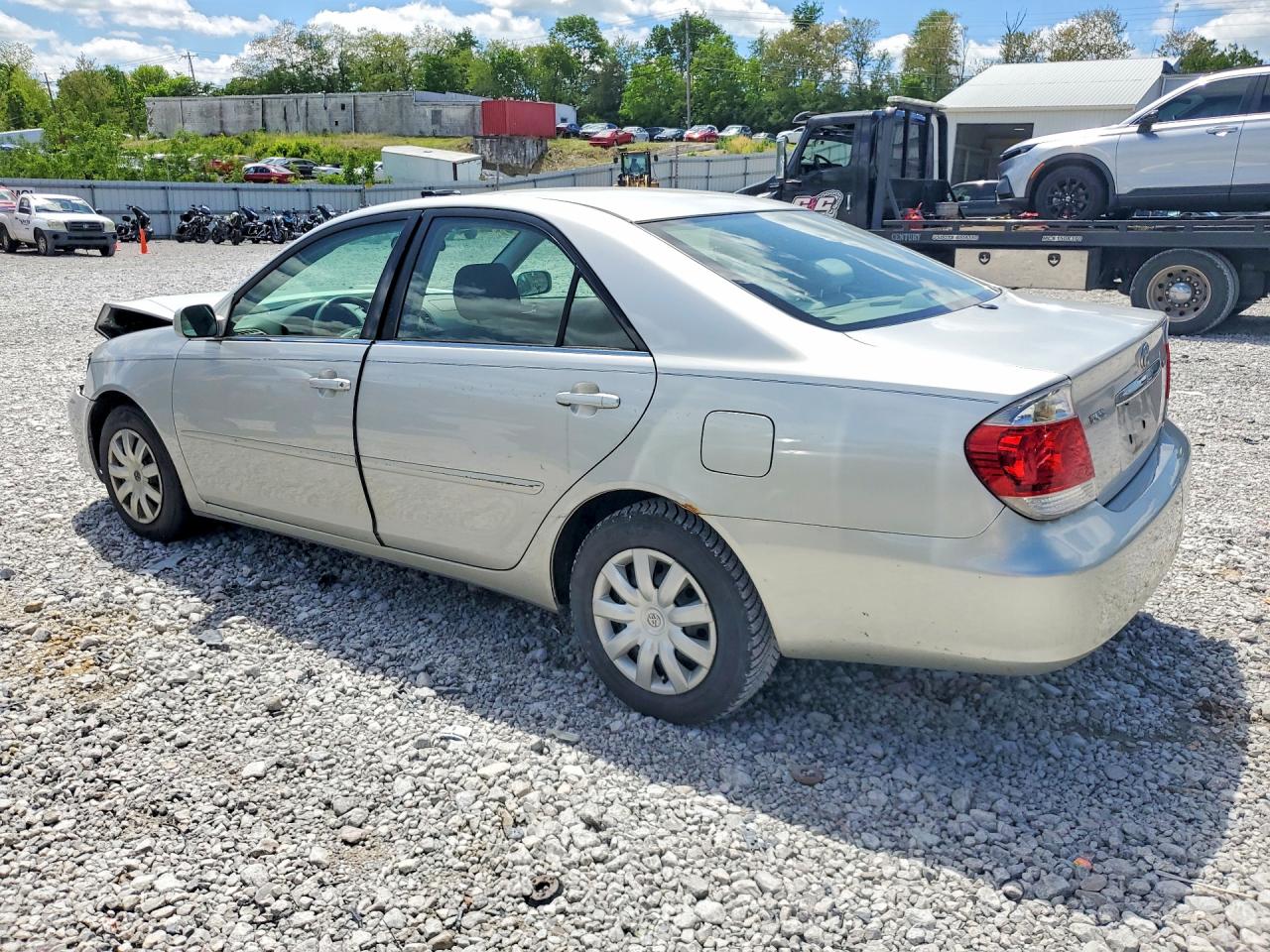 2005 TOYOTA CAMRY LE photo 3