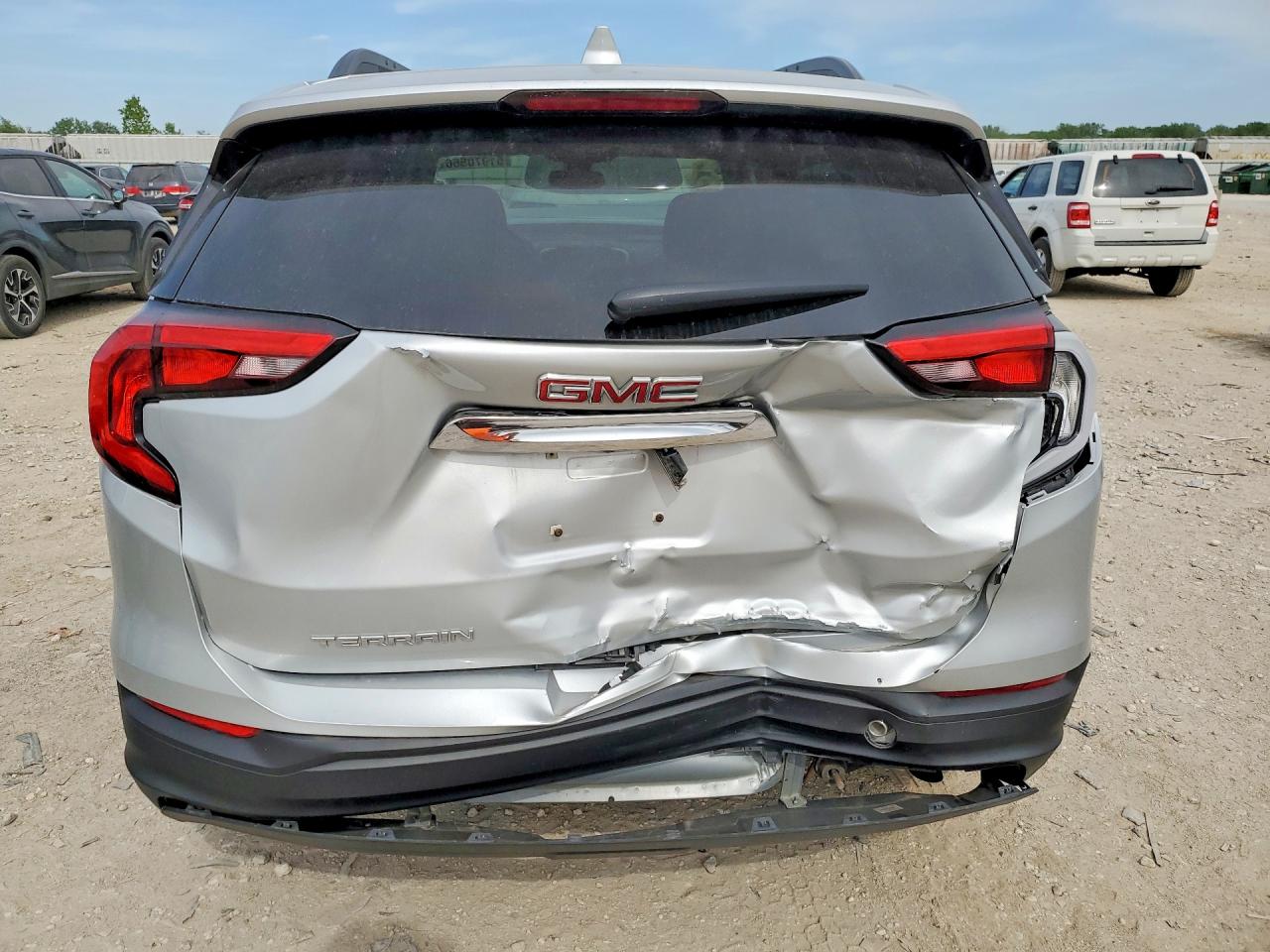 2020 GMC TERRAIN SLE photo 6
