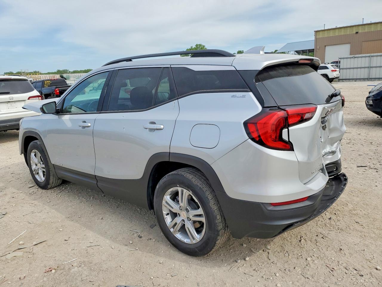 2020 GMC TERRAIN SLE photo 2