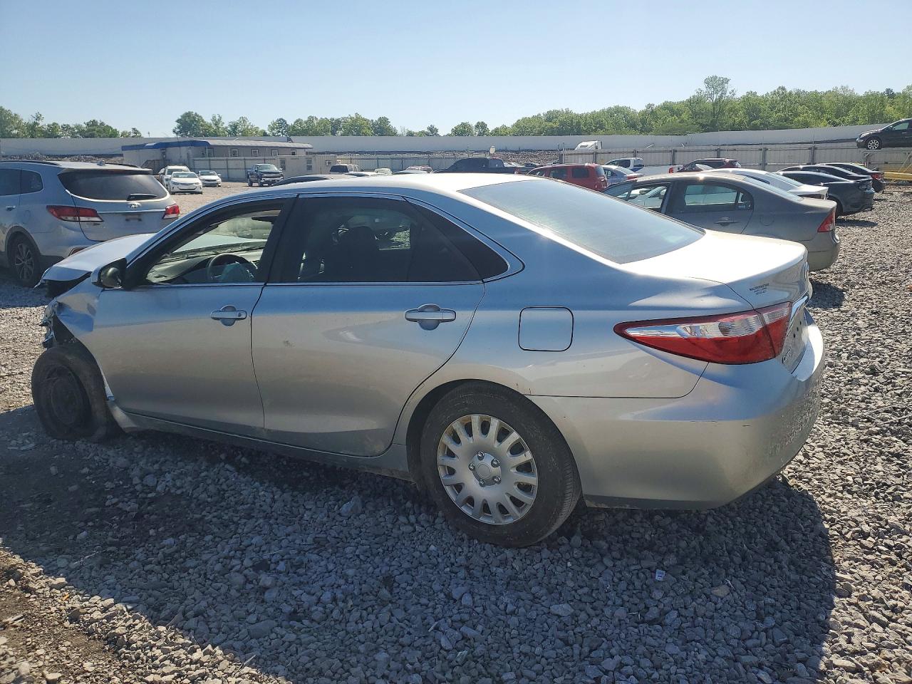 2016 TOYOTA CAMRY LE photo 2