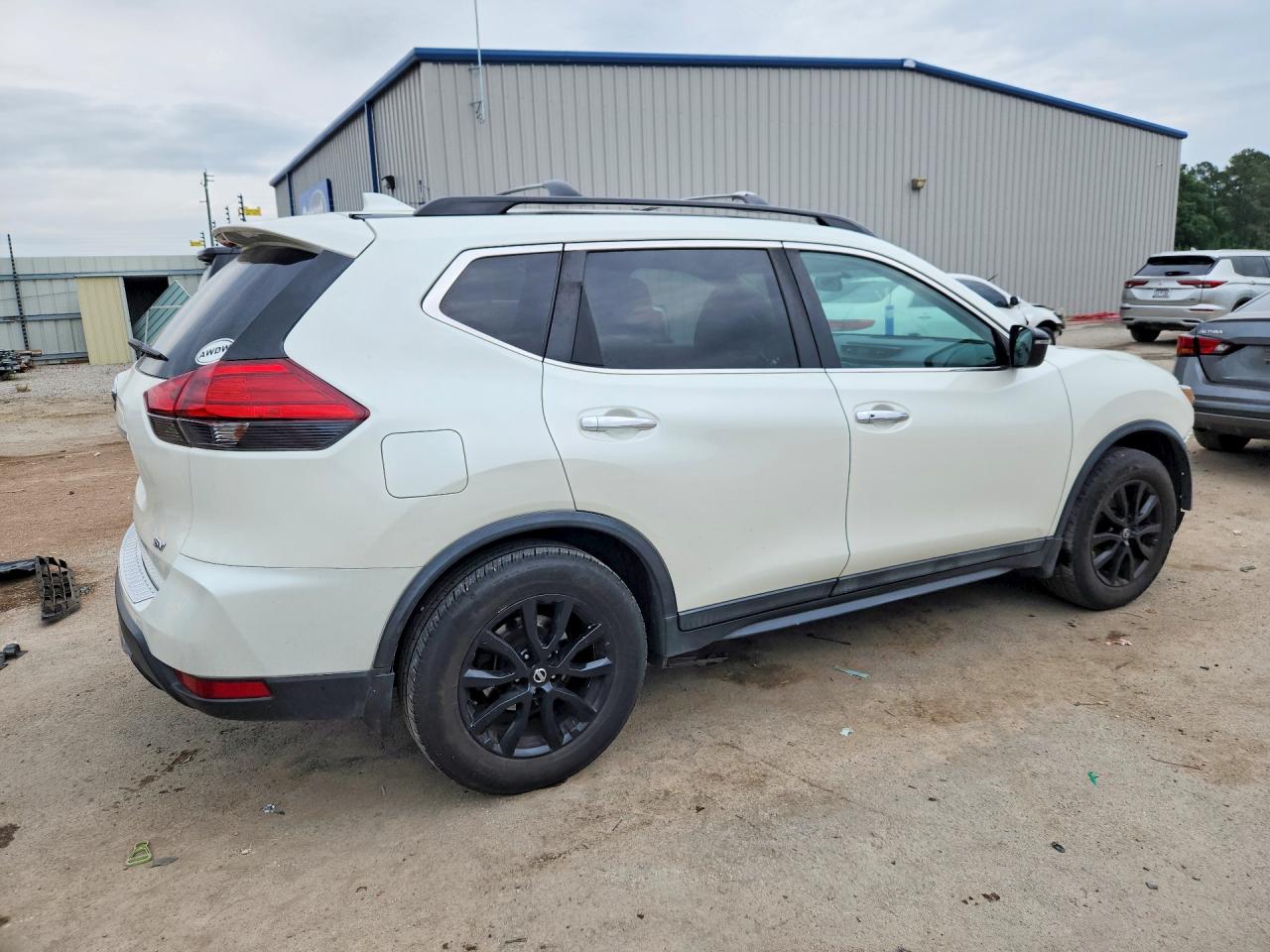 2017 NISSAN ROGUE SV photo 5