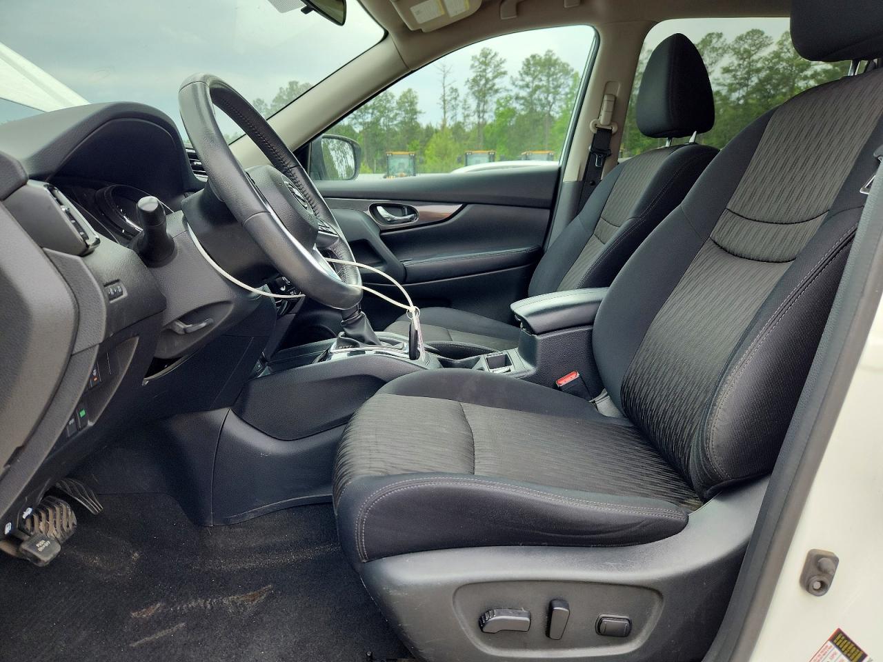 2017 NISSAN ROGUE SV photo 13