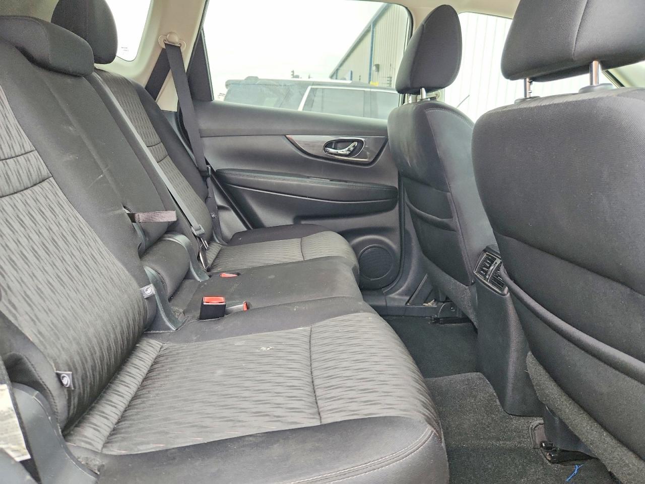 2017 NISSAN ROGUE SV photo 19